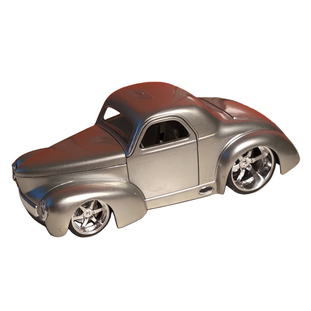 Jada Toys 1941 Willys Coupe D-Rods 1:24 Silver Diecast Model Car 90669